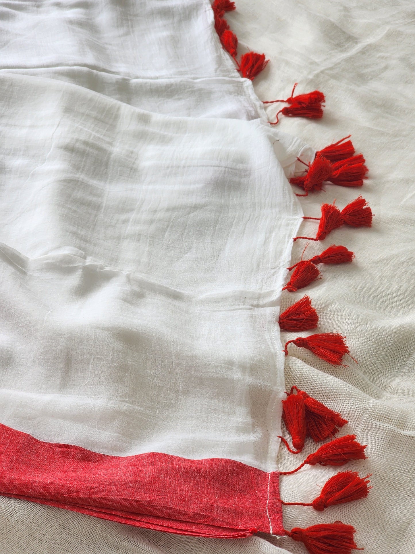 White mulmul cotton saree
