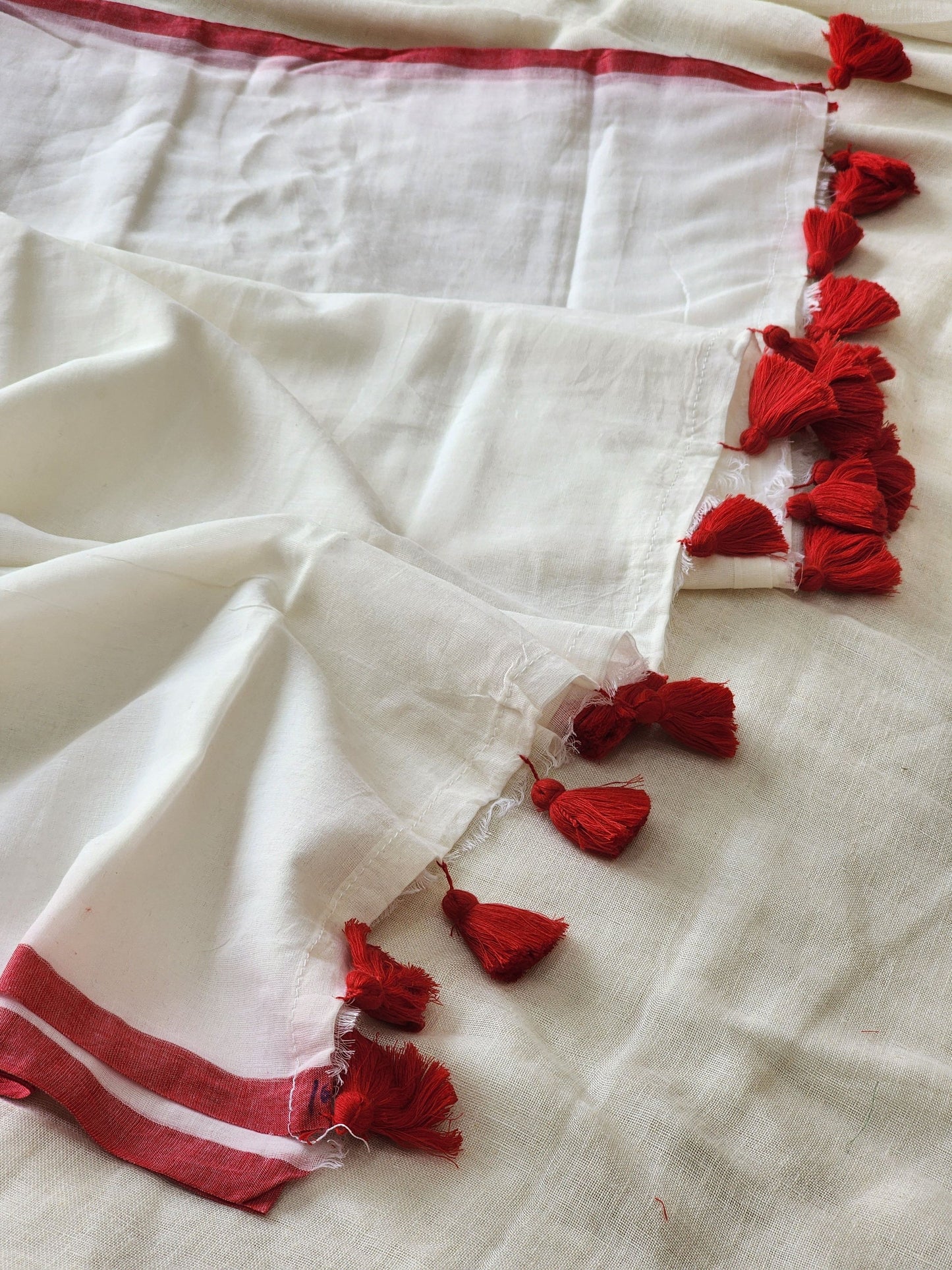 Off White mulmul cotton saree