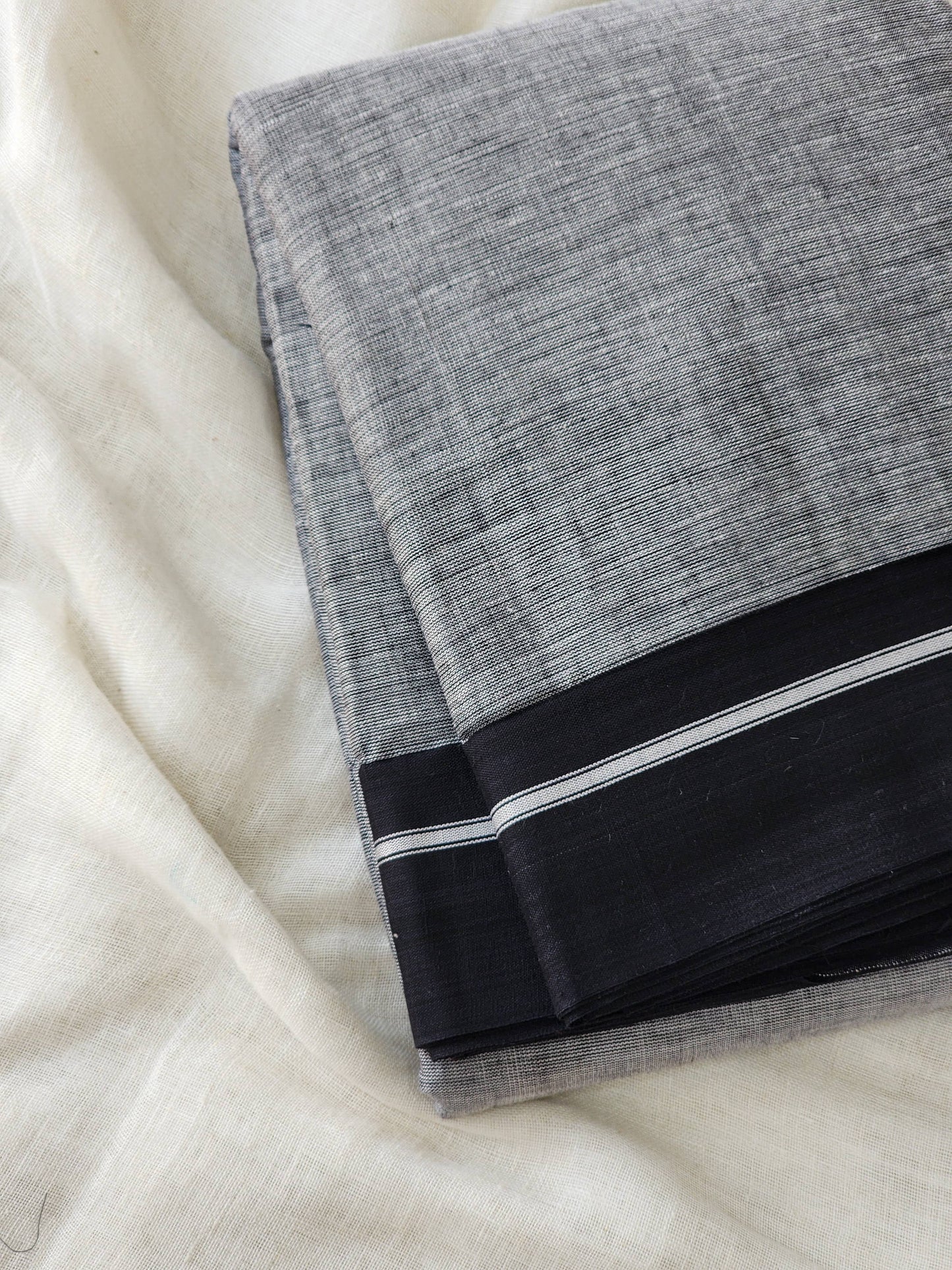 Grey patteda anchu cotton saree
