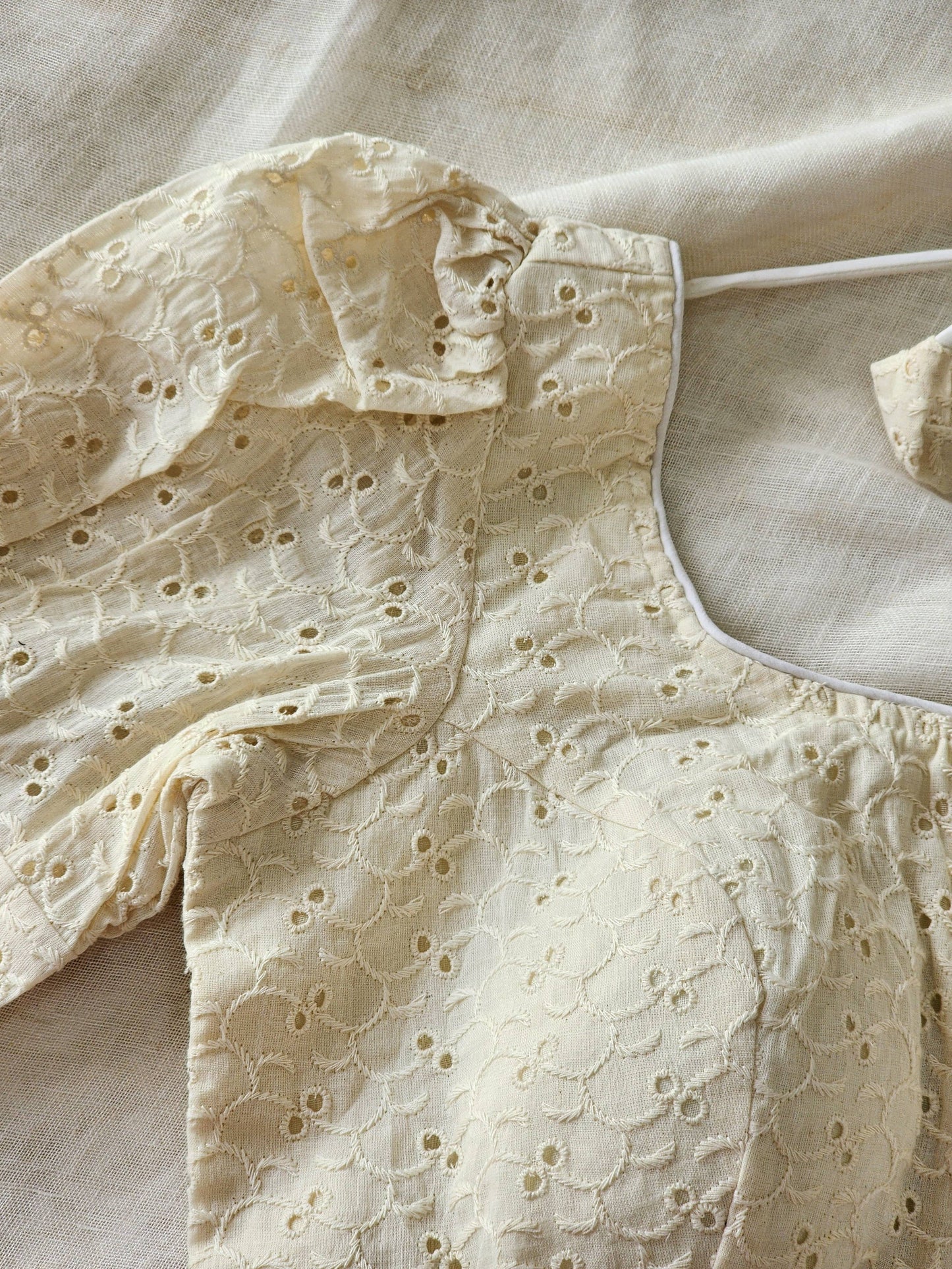 White Hakoba cotton blouse