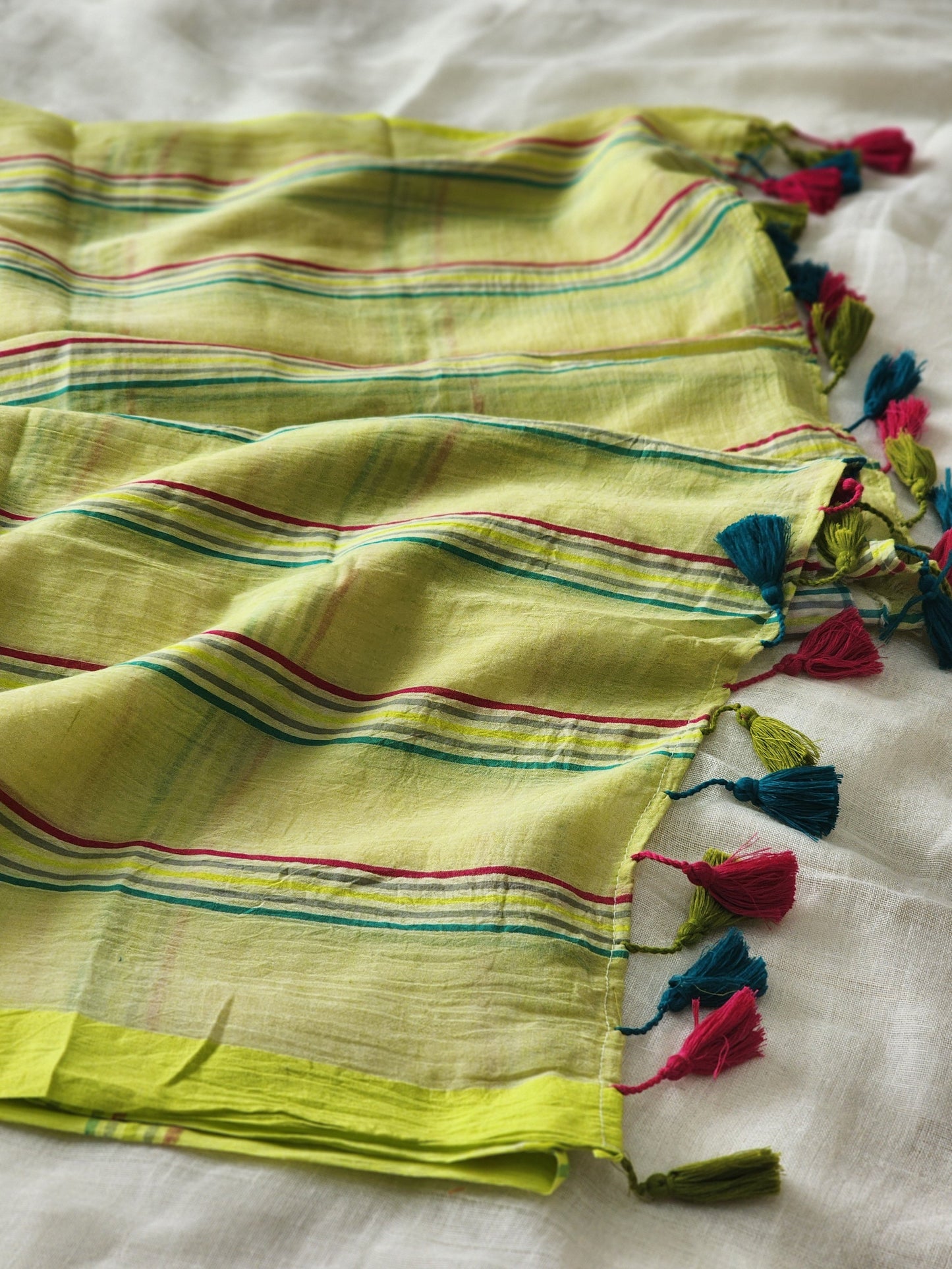 White mulmul cotton saree