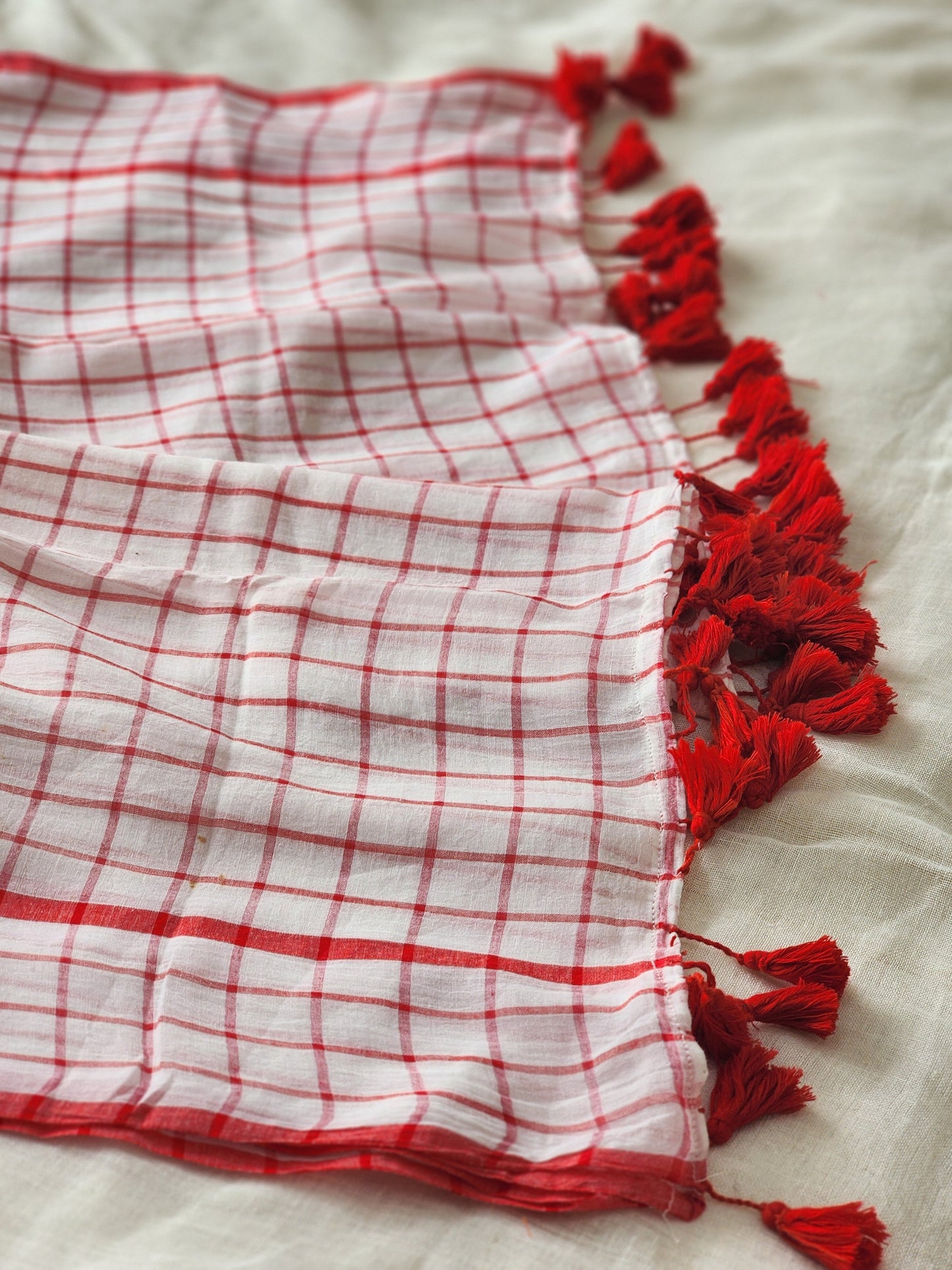 White mulmul cotton saree