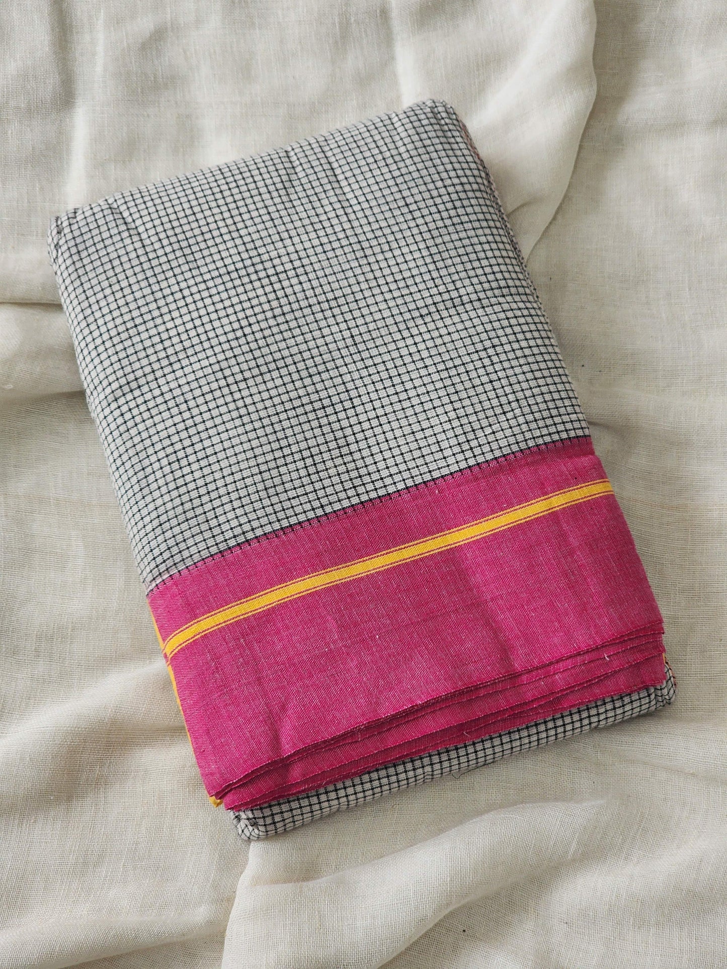 White patteda anchu cotton saree