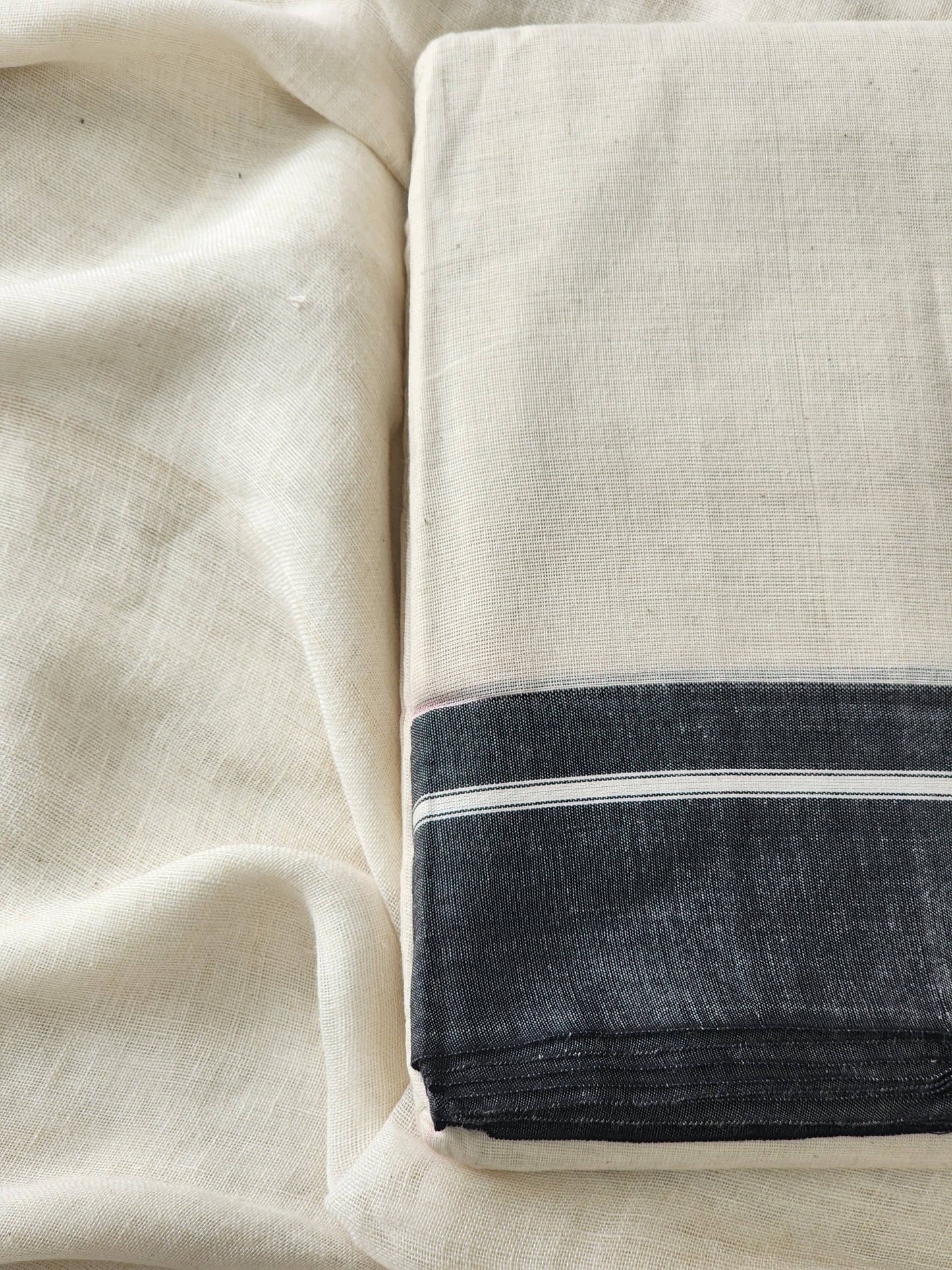White patteda anchu cotton saree
