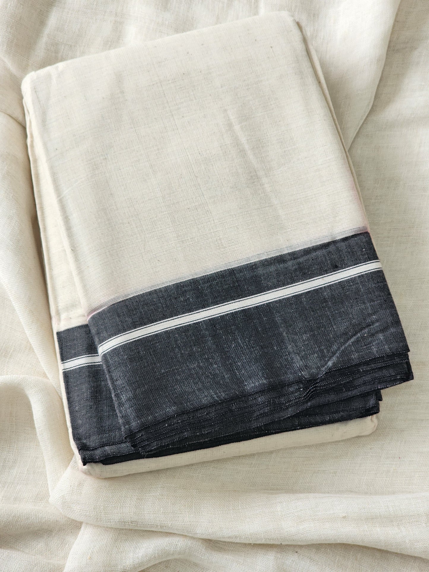White patteda anchu cotton saree