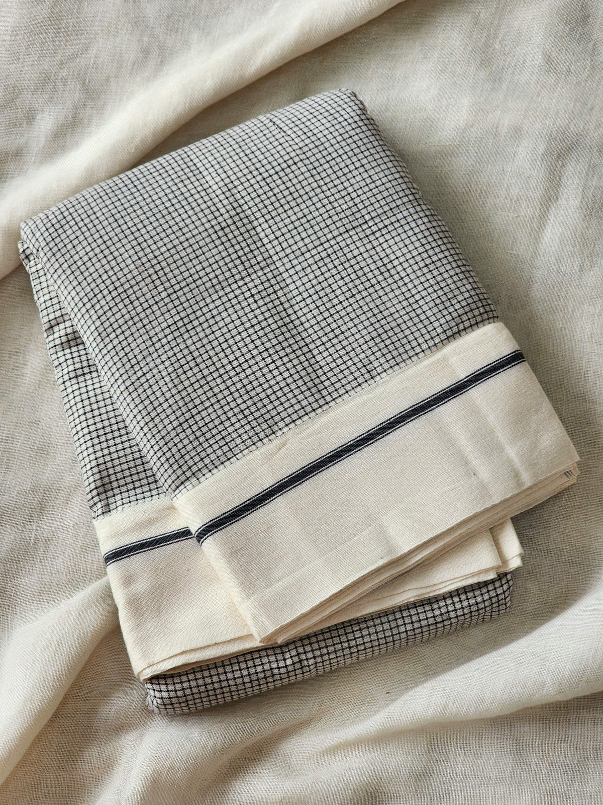 White patteda anchu cotton saree