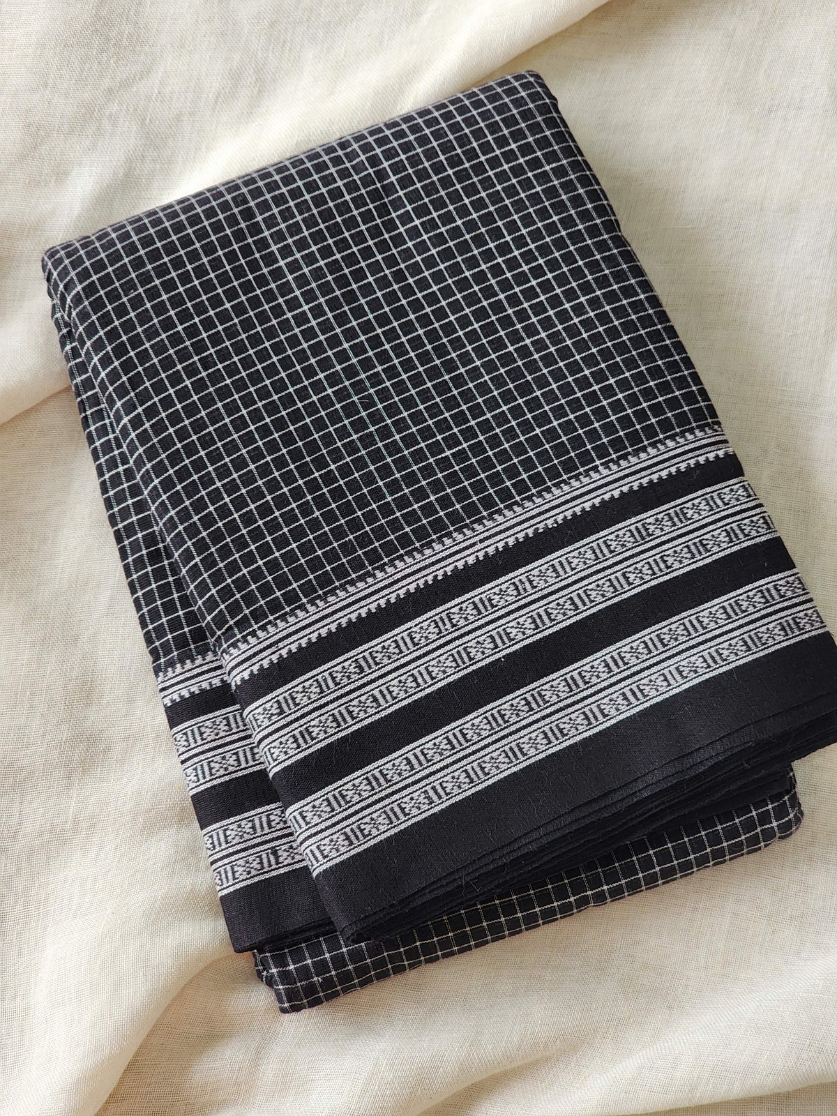Black patteda anchu cotton saree